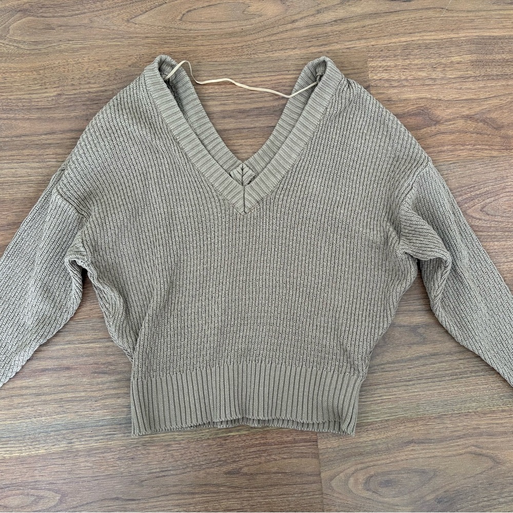 Women's V-Neck Ribbed Sweater - Taupe